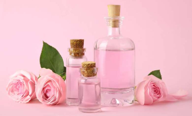 نحوه پایین آوردن تب کودک با گلاب 